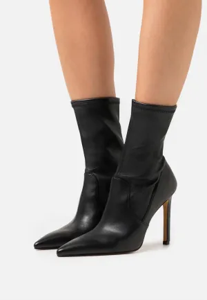 Asper Leather Ankle Boots In Black
