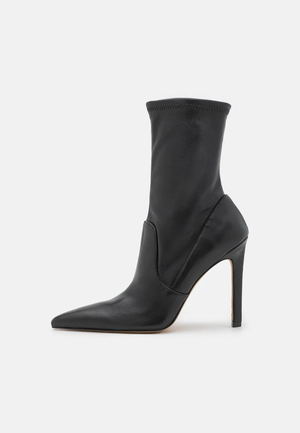 Asper Leather Ankle Boots In Black