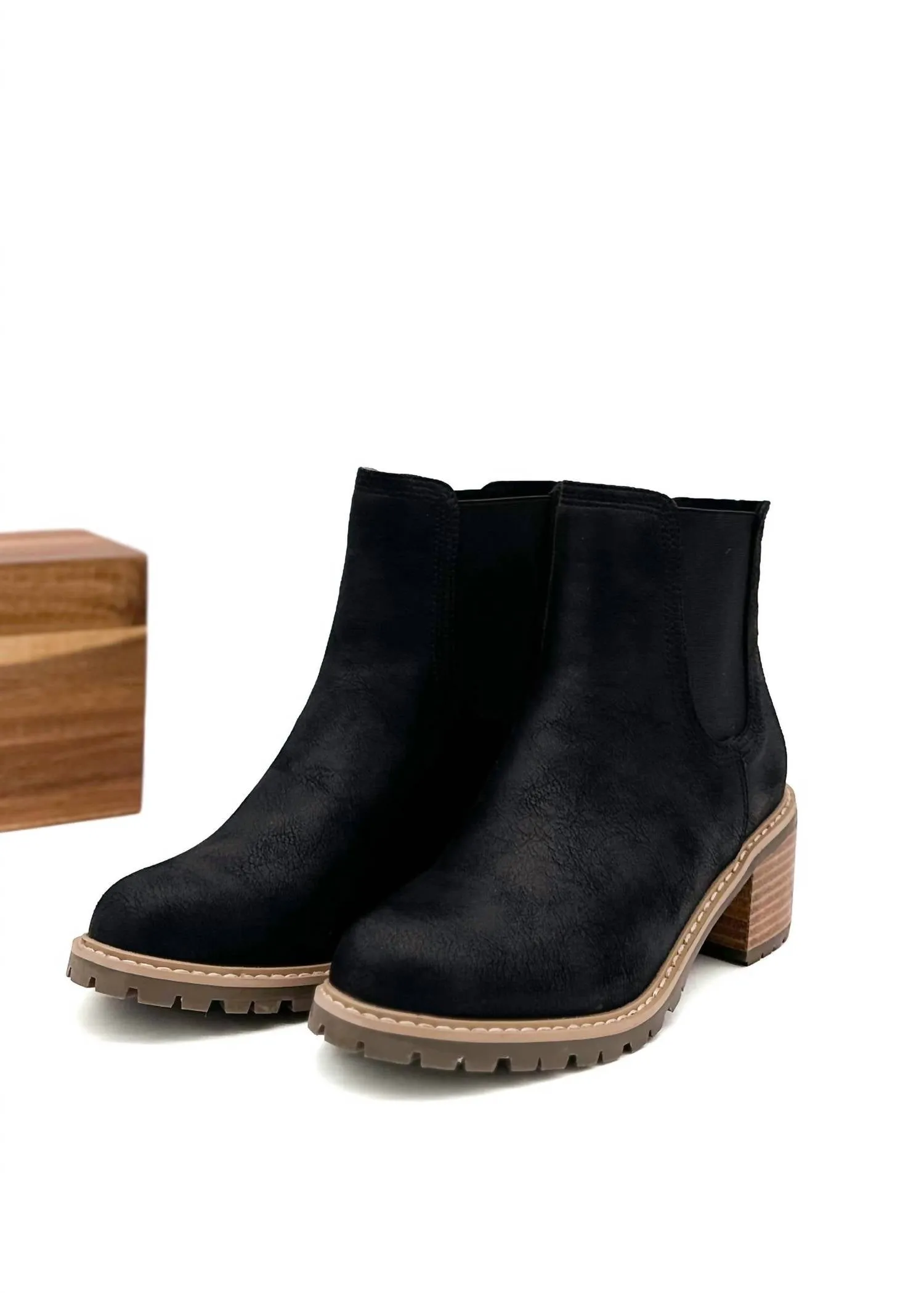 Cauldron Boot In Black Distressed