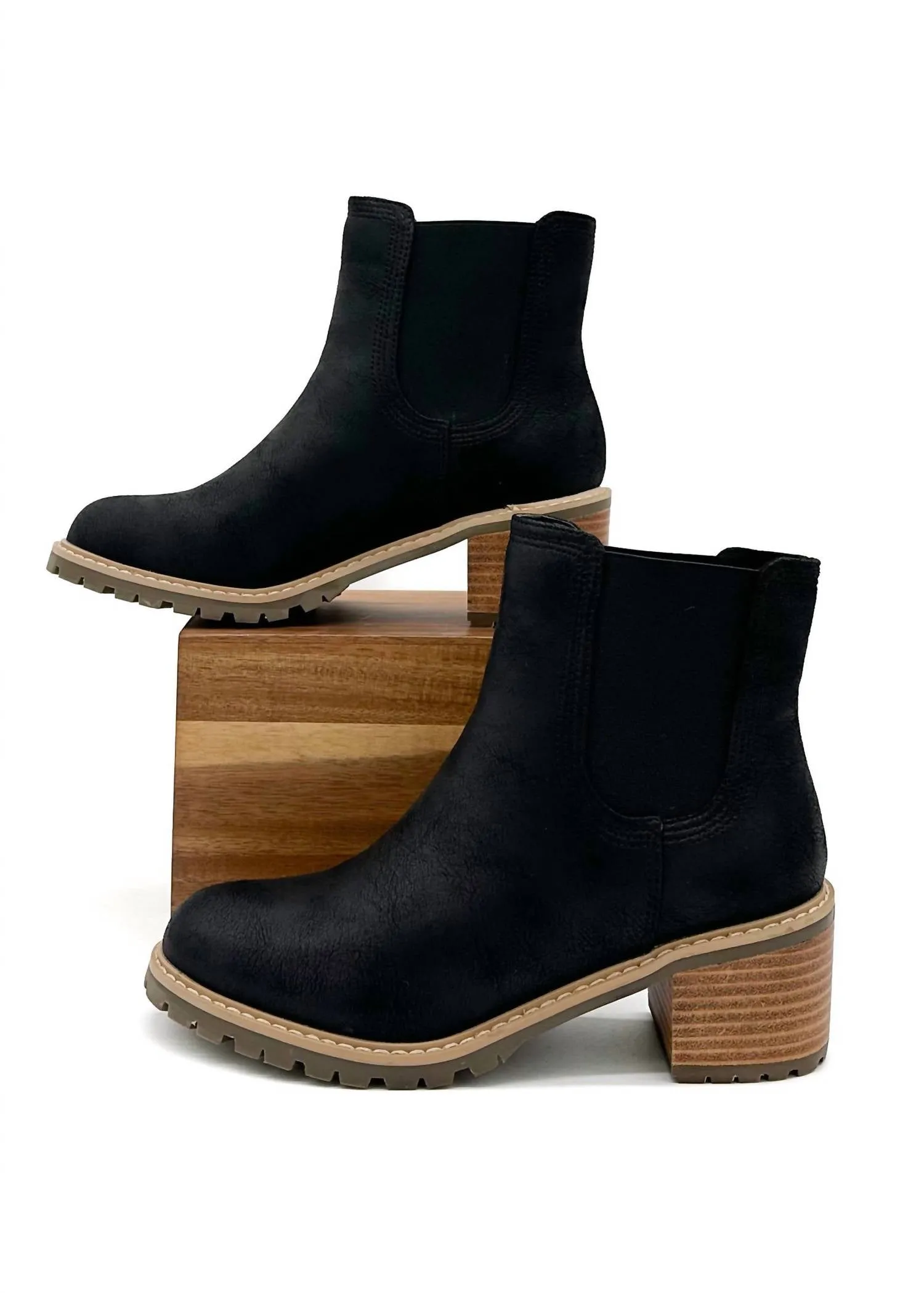 Cauldron Boot In Black Distressed