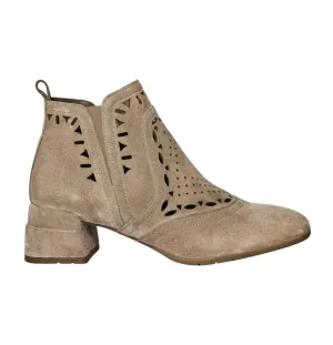 Kandra Boots In Taupe