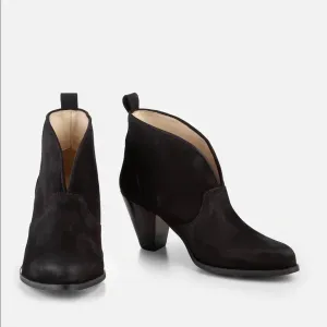 Pam Leather Pull On Ankle Boot In Black