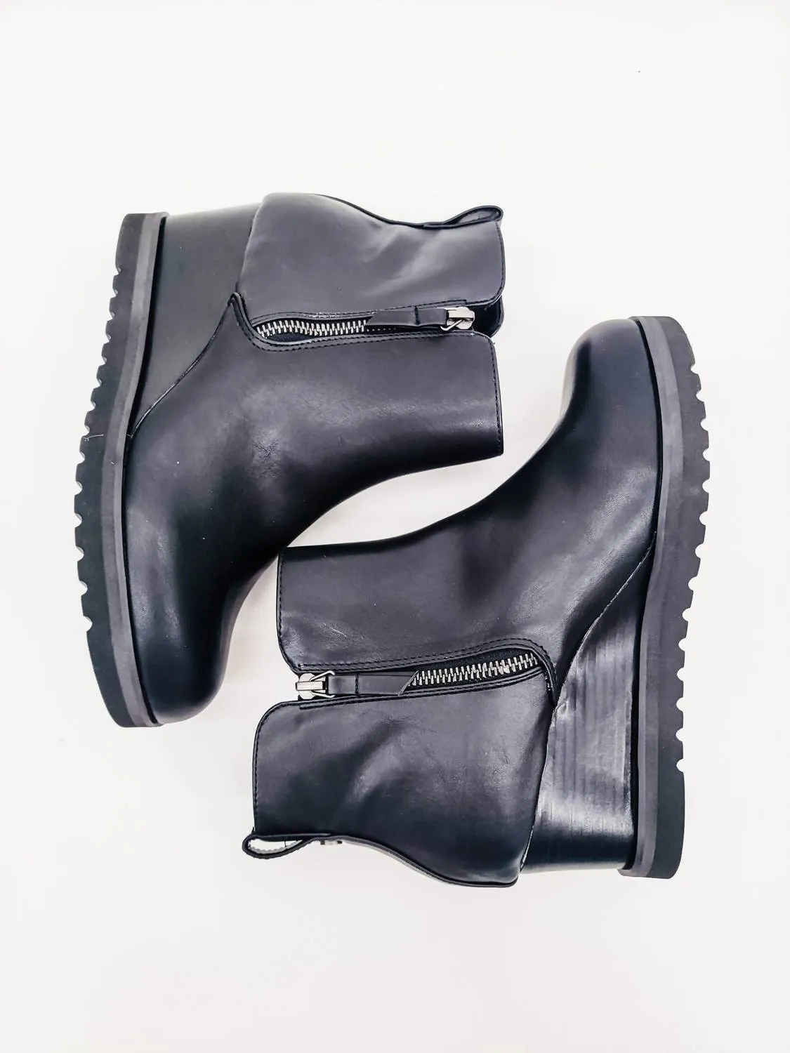 Women's Chandy Wedge Boot In Black