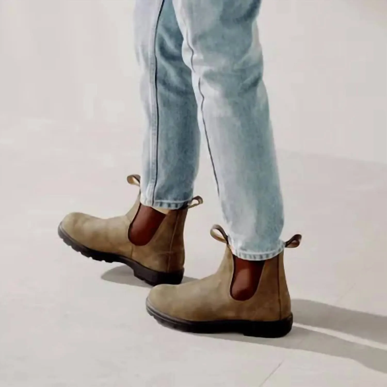 Women's Classic 585 Chelsea Boots In Rustic Brown