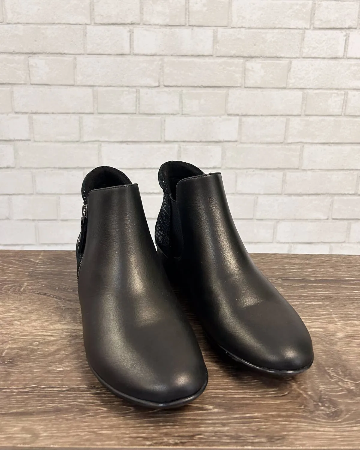 Women's Damascus Bootie In Onyx/black Lizard