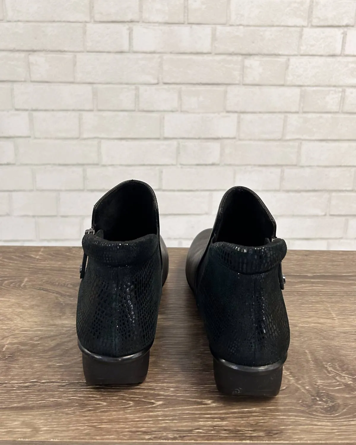 Women's Damascus Bootie In Onyx/black Lizard