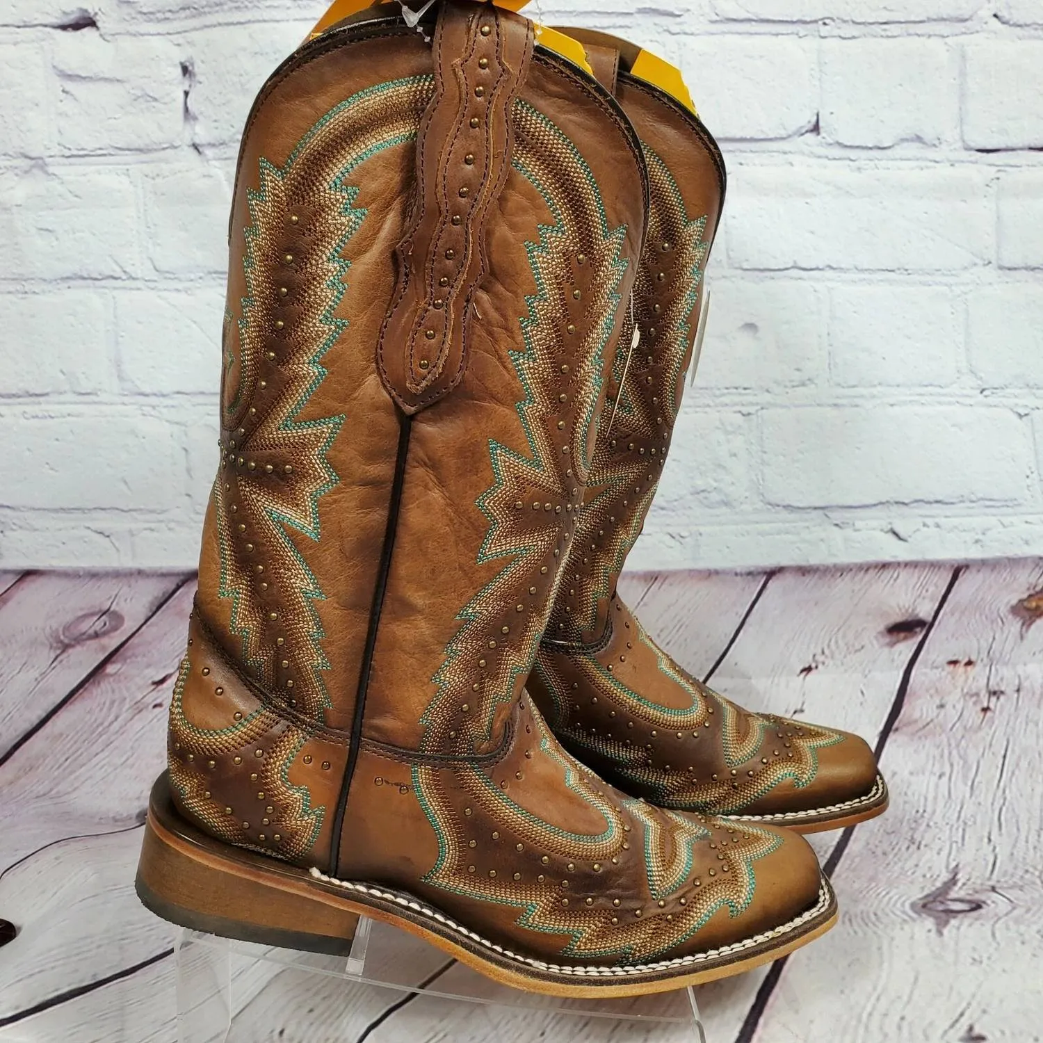 Women's Embroidery Snip Toe Boots In Tan