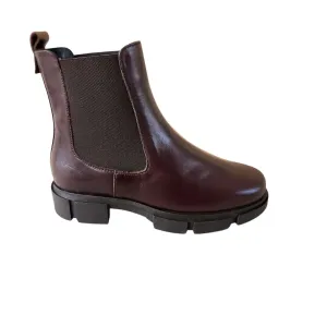Women's Erika Flat Chelsea Boots In Brown