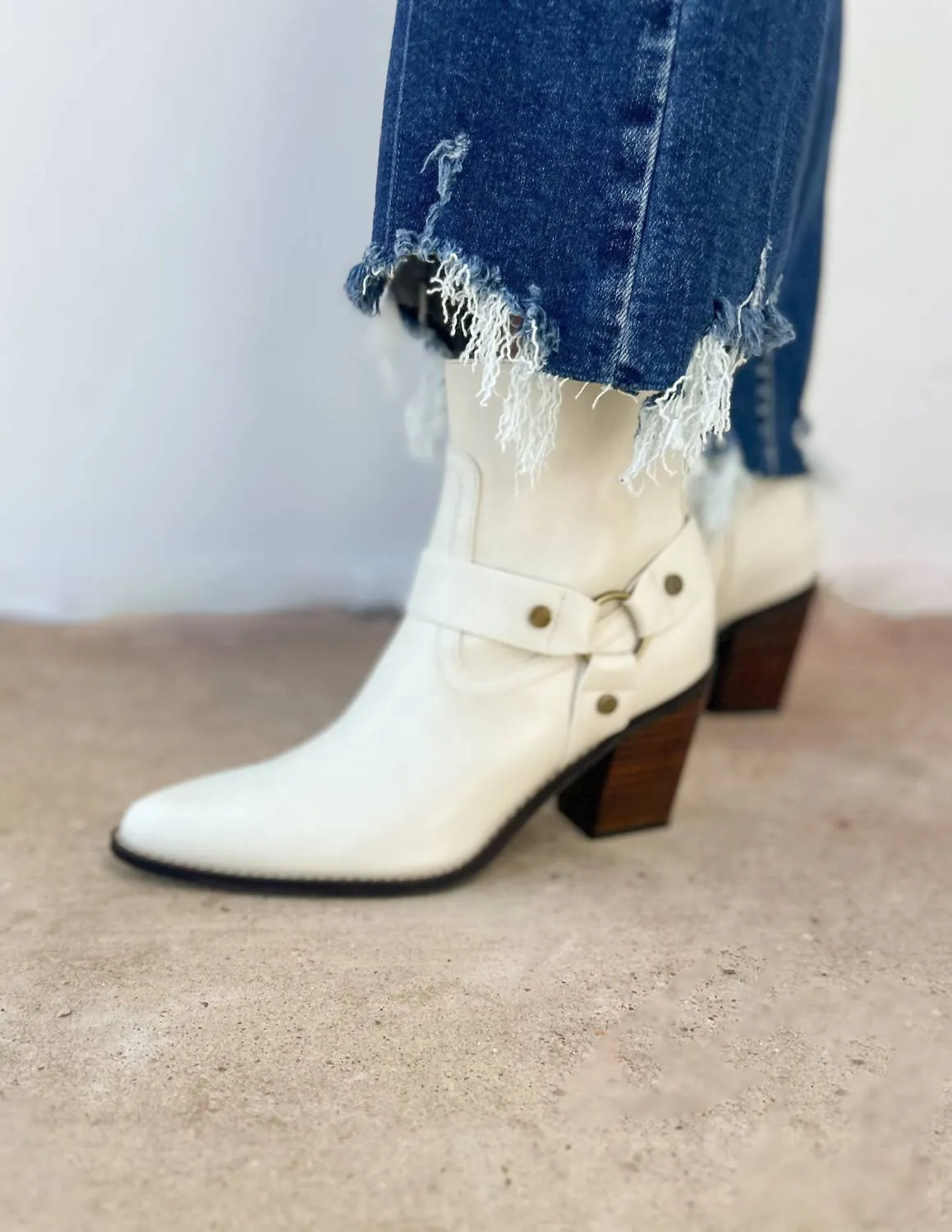 Women's Jackson Pointed Toe Booties In White