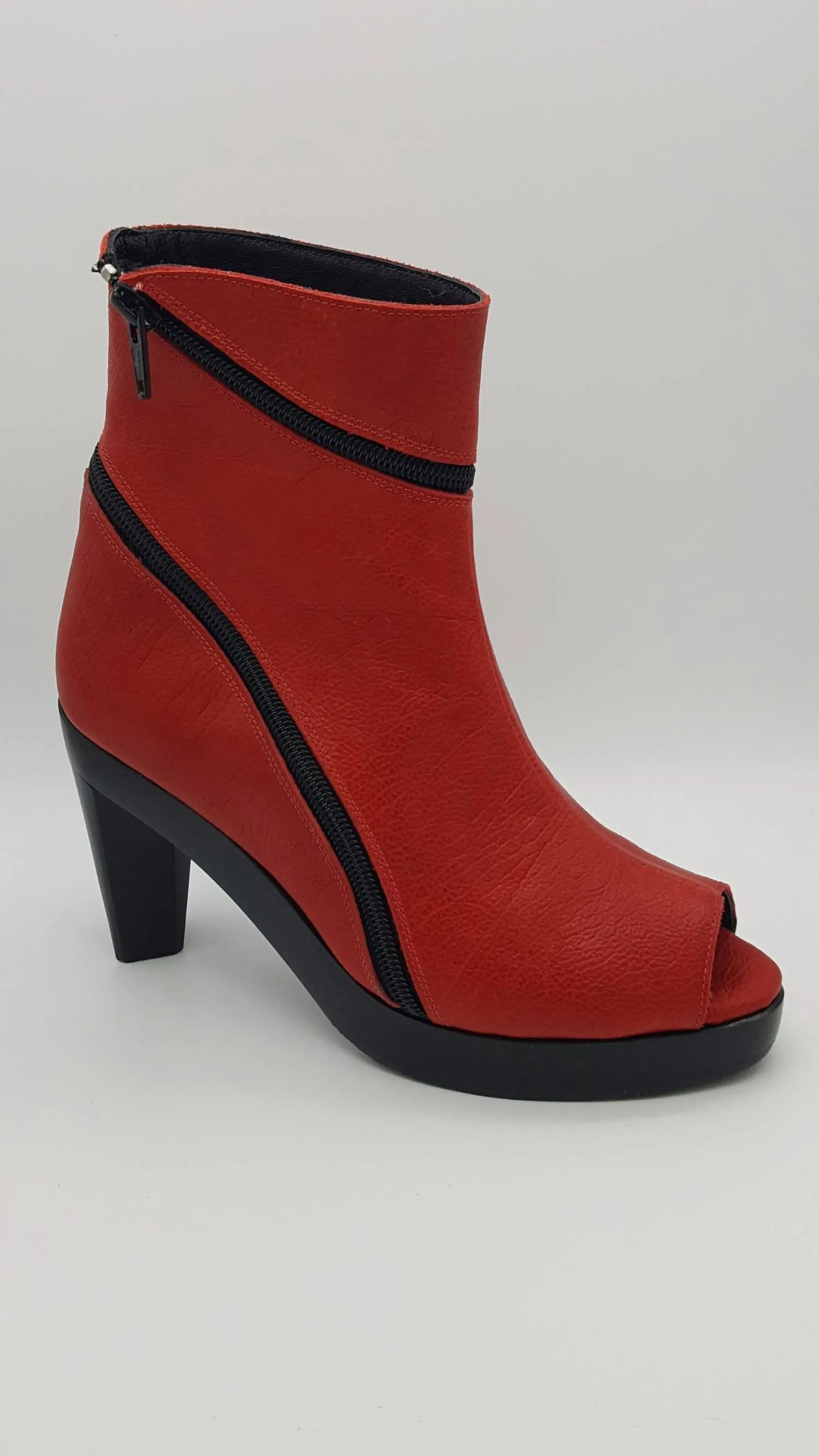 Women's Jade Bootie In Red Zito