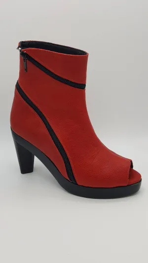 Women's Jade Bootie In Red Zito