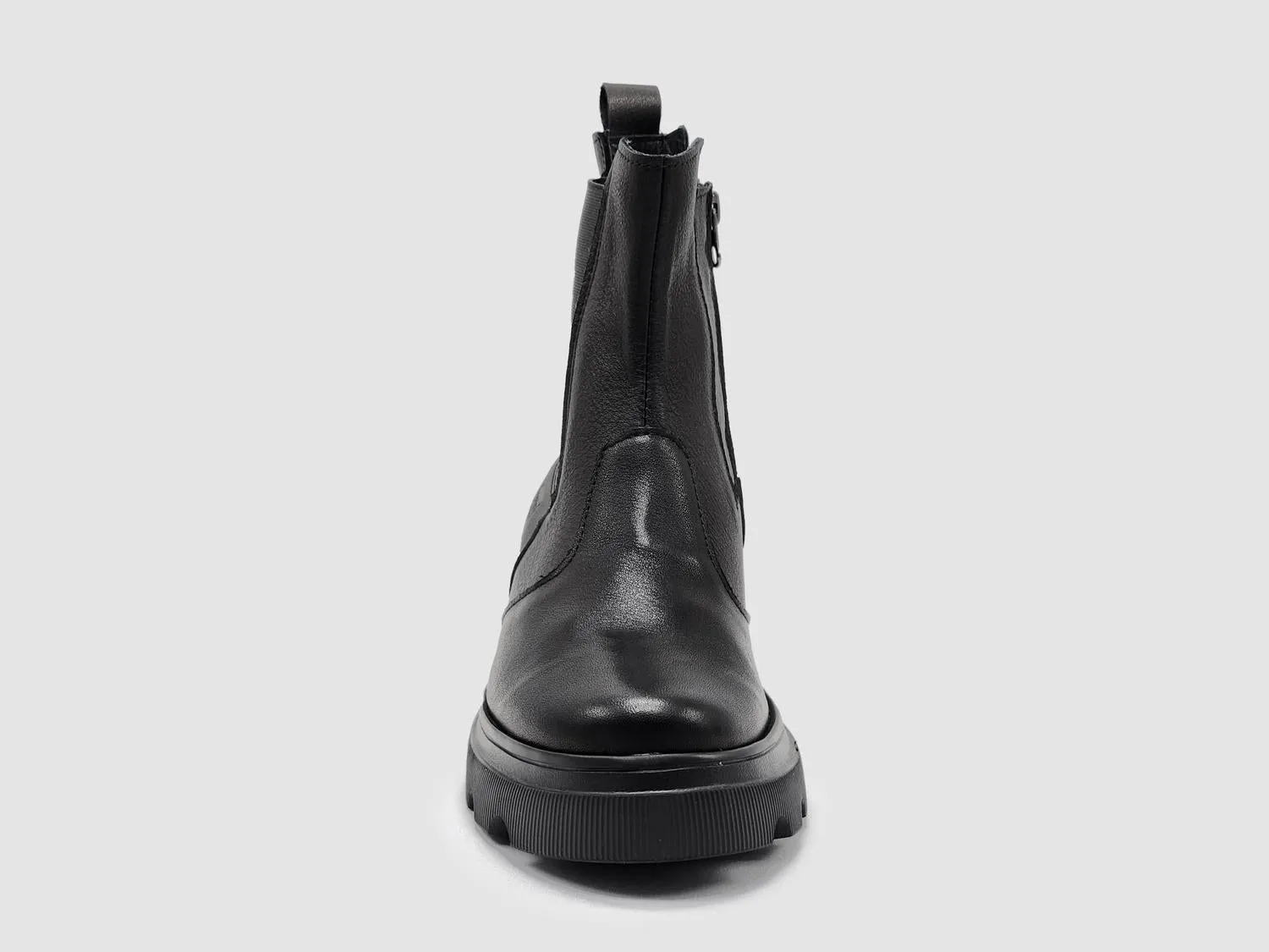 Women's Modern Insulated Zip-Up Chelsea Leather Boots In Black
