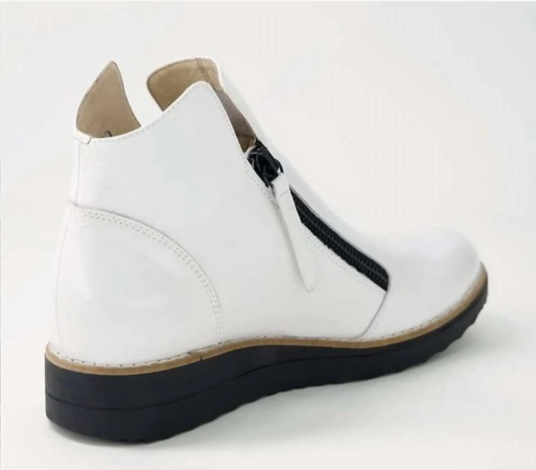 Women's Ohmy Patent Leather Ankle Boots In White/black Sole