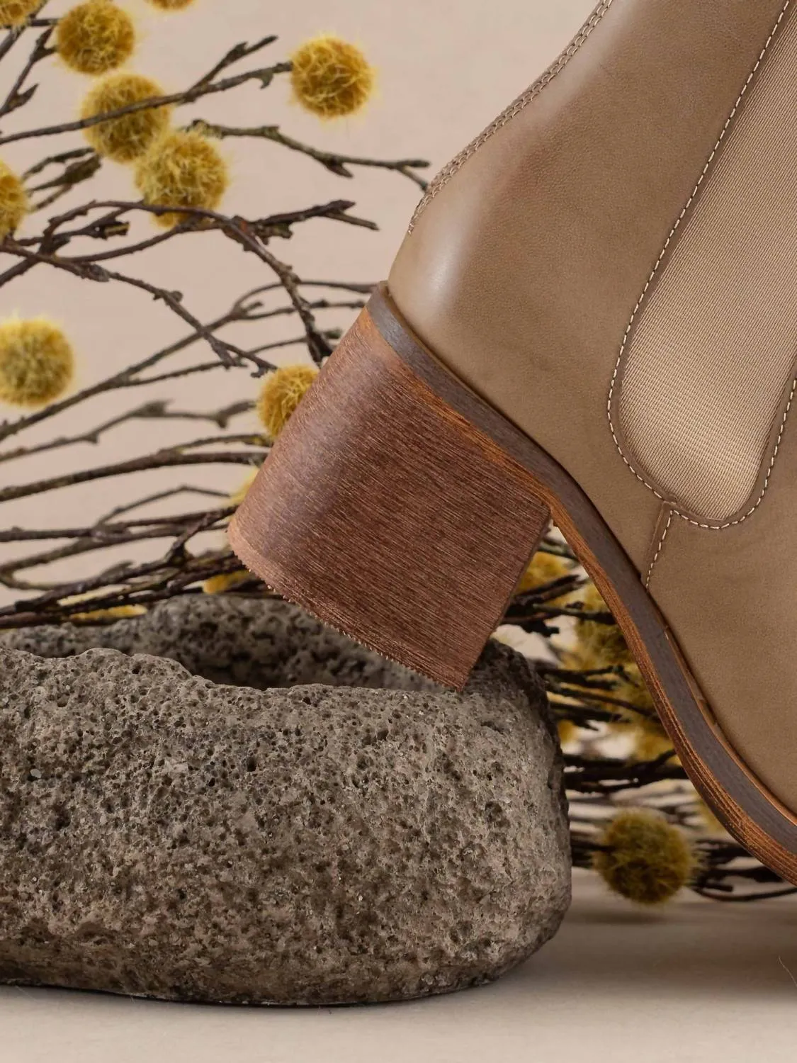 Women's Olivia Heeled Booties In Dune