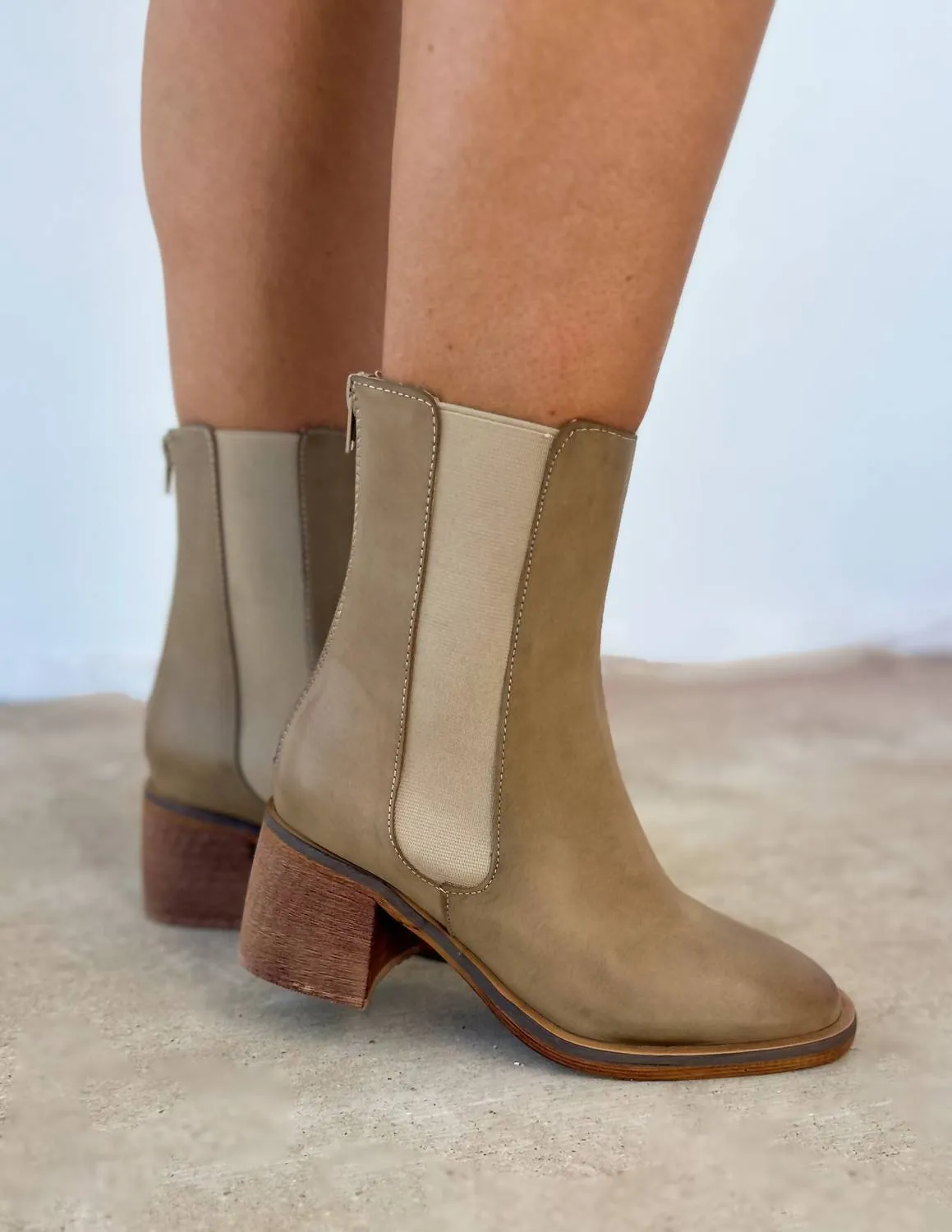 Women's Olivia Heeled Booties In Dune