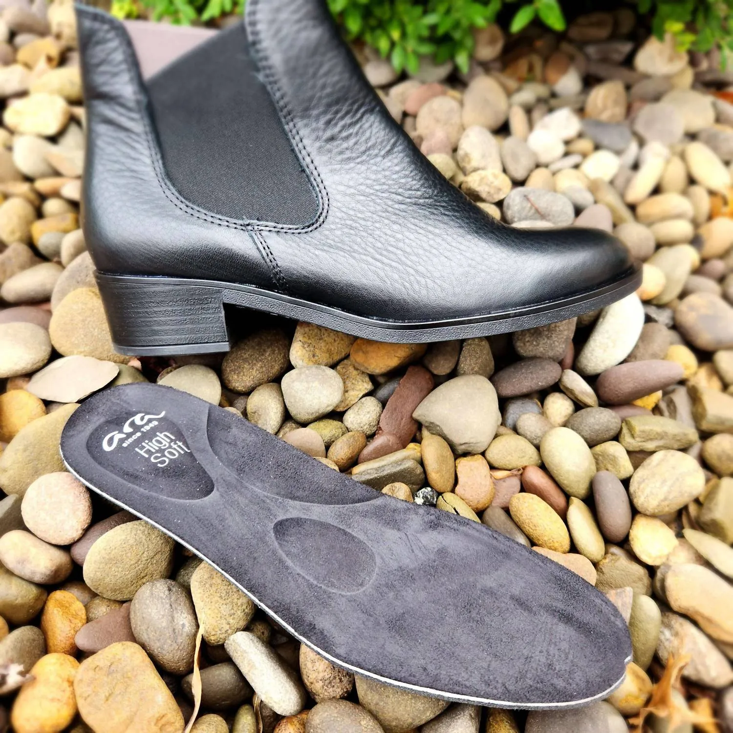 Women's Pamela Booties In Black Leather