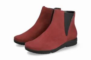 Women's Rafaelle Ankle Boot In Wine