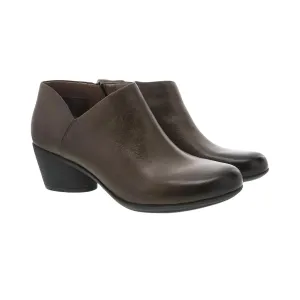 Women's Raina Burnished Nubuck Boots In Mushroom