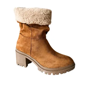 Women's Snuggy Boot In Tan