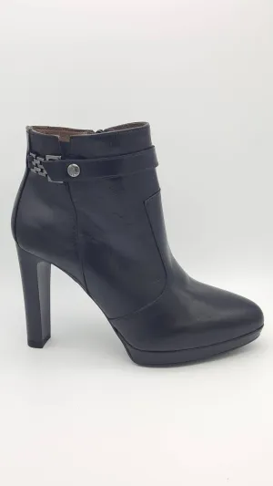 Women's Sonya Bootie In Black