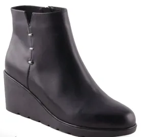 Women's Tulip Waterproof Boot In Black Leather