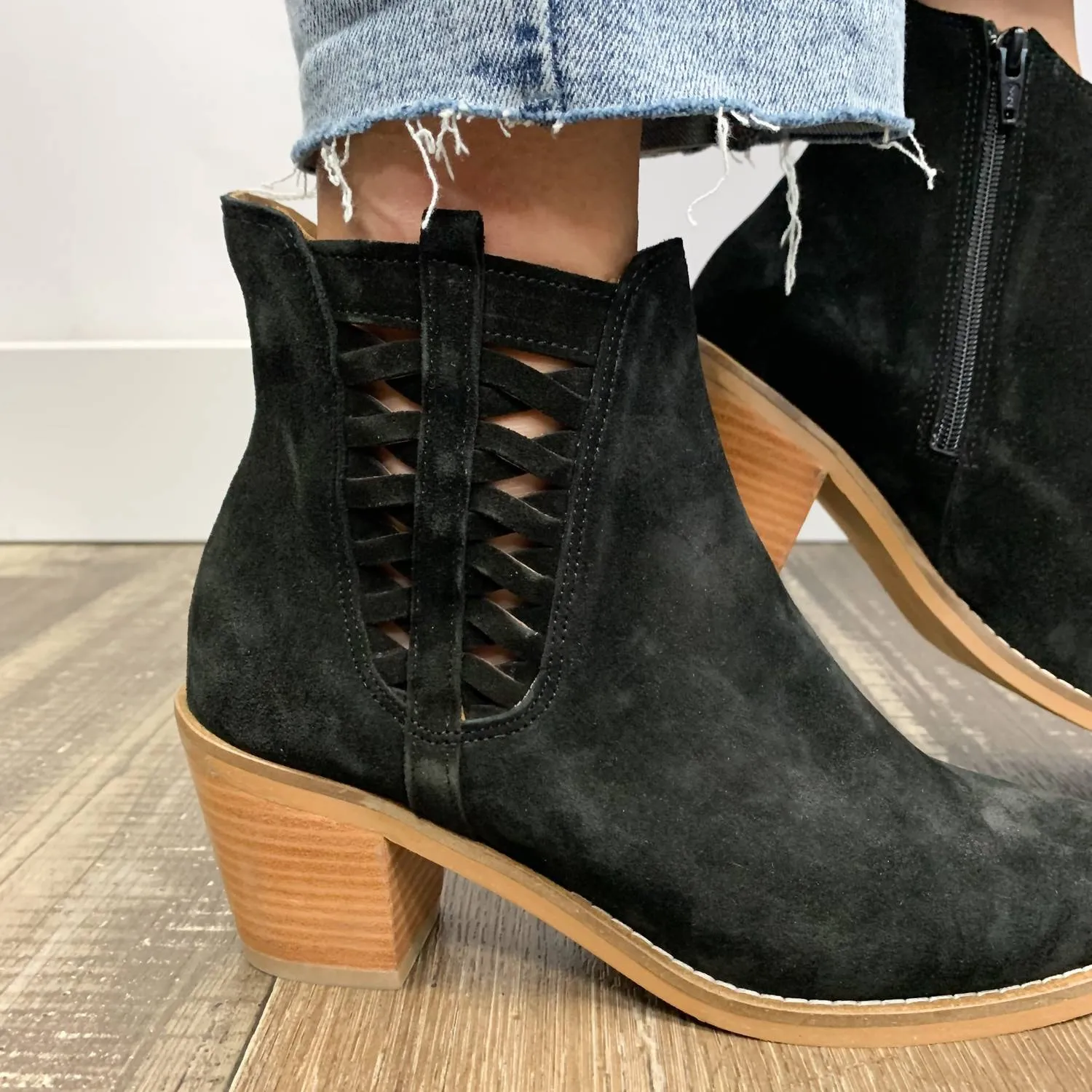 Women's Veronika Ankle Boot In Black Suede