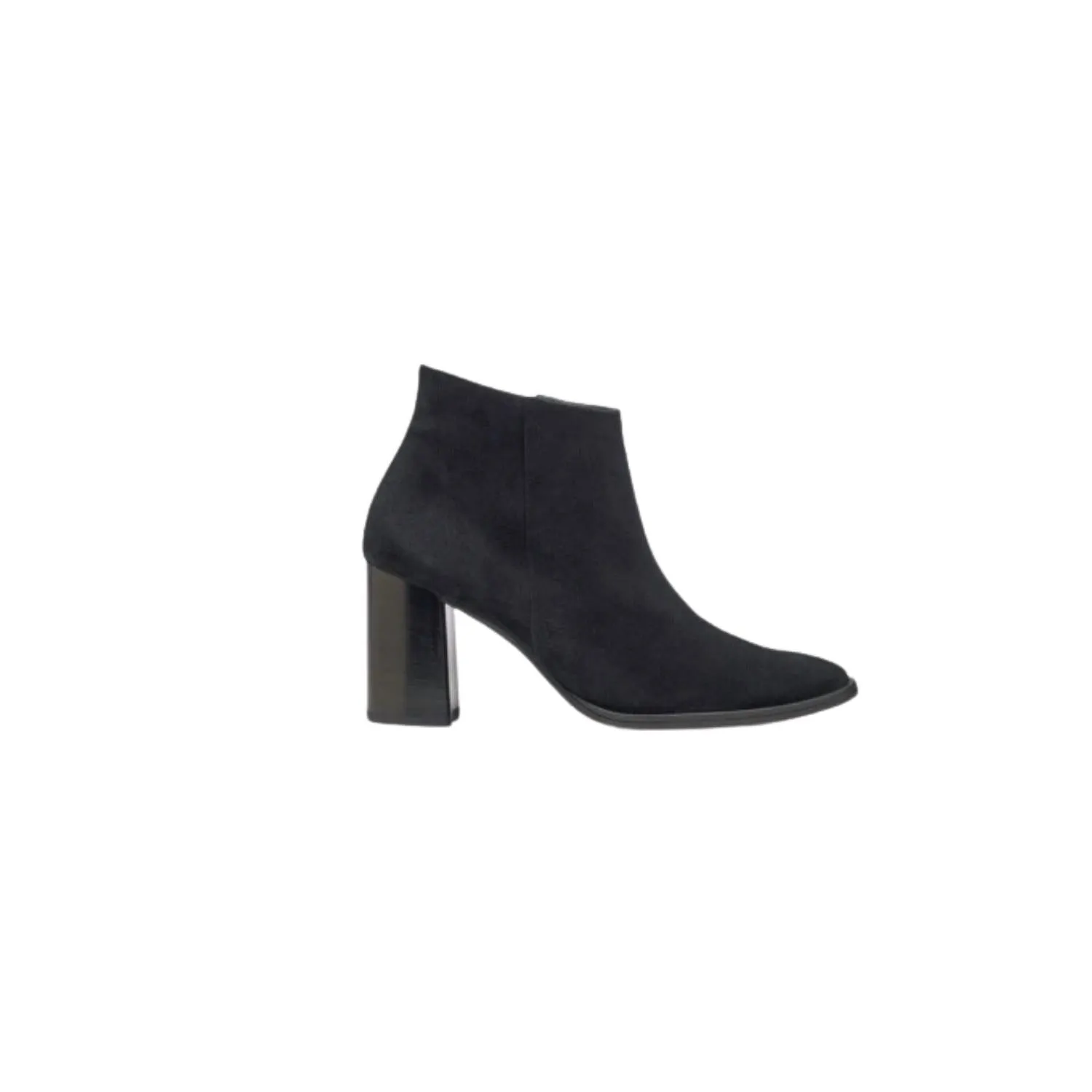 Women's Winn Soft Suede Boot In Black